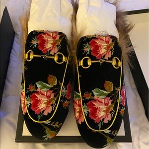 GUCCI EUC Princetown-bit velvet rose fur mules.
